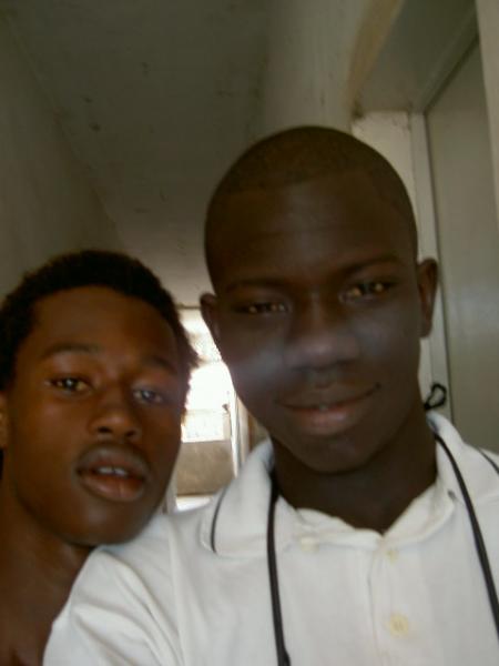 un black man et un semiwhite man